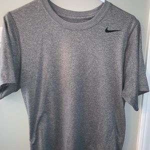 NIKE dri-fit shirt, mens Small in GUC